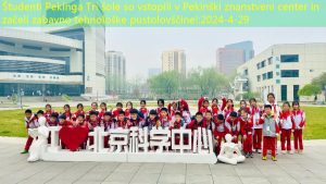 Študenti Pekinga Tri šole so vstopili v Pekinški znanstveni center in začeli zabavno tehnološke pustolovščine!